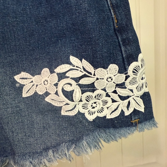 Umgee Denim Shorts - Picture 3 of 4